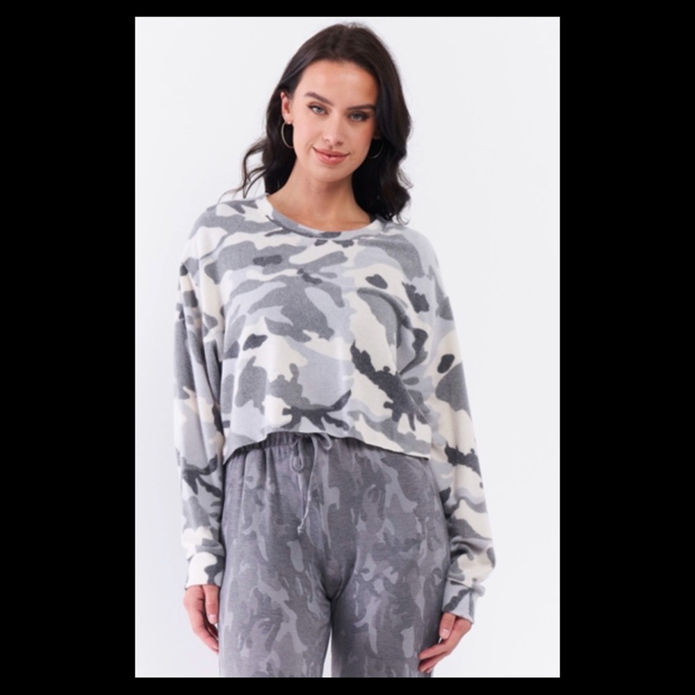 LE LIS Collection Ivory Grey Camo Fuzzy LongSleeve